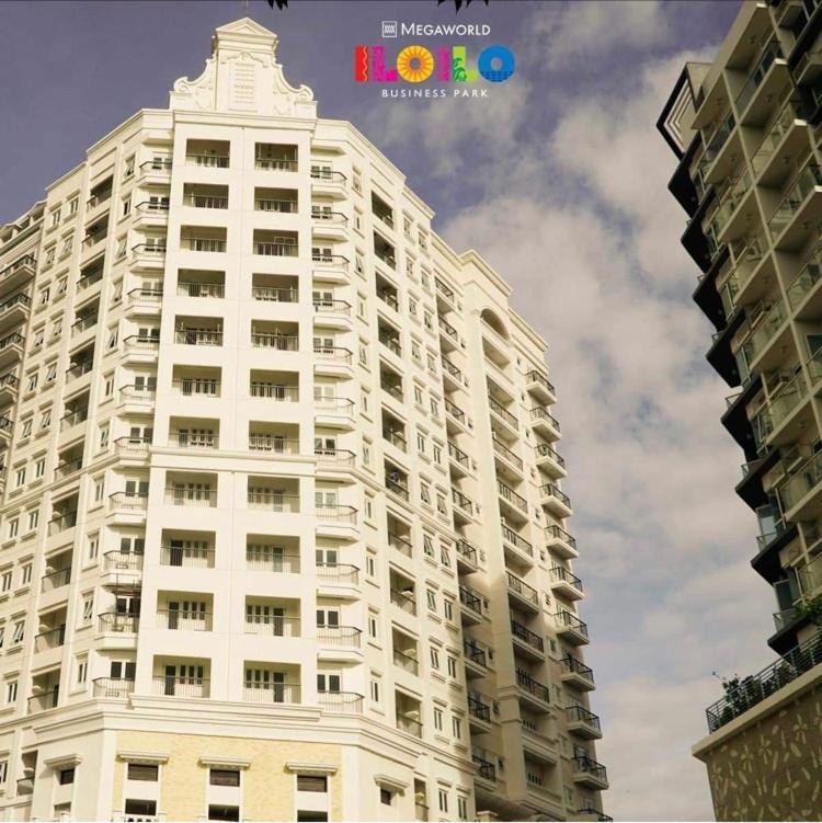 2 Bedroom Corner Executive Suite At Lafayette Park Square Megaworld Blvd Unit 5H Илоило Экстерьер фото