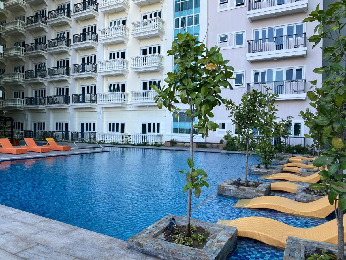2 Bedroom Corner Executive Suite At Lafayette Park Square Megaworld Blvd Unit 5H Илоило Экстерьер фото