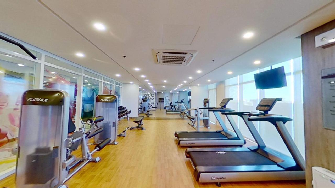 2 Bedroom Corner Executive Suite At Lafayette Park Square Megaworld Blvd Unit 5H Илоило Экстерьер фото